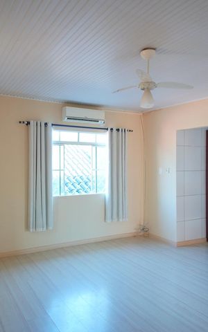 Casa à venda com 182m², 4 quartos e 2 vagasCasa 2 - Sala