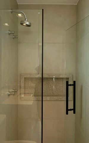 Apartamento à venda com 139m², 2 quartos e 1 vaga Apartamento à venda com 139m², 2 quartos e 1 vagaBanheiro da Suíte 2