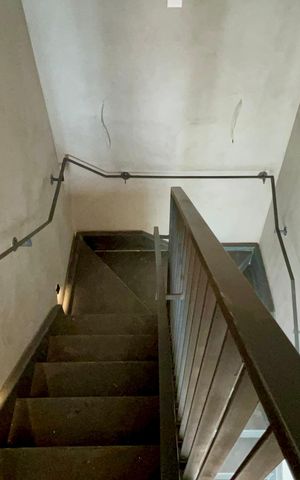 Apartamento à venda com 139m², 2 quartos e 1 vaga Apartamento à venda com 139m², 2 quartos e 1 vagaEscada