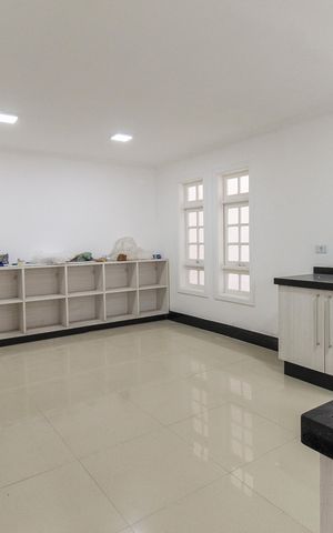 Casa à venda com 131m², 3 quartos e 2 vagas Casa à venda com 131m², 3 quartos e 2 vagasCozinha
