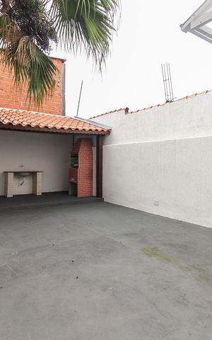 Casa à venda com 131m², 3 quartos e 2 vagas Casa à venda com 131m², 3 quartos e 2 vagasChurrasqueira - Quintal