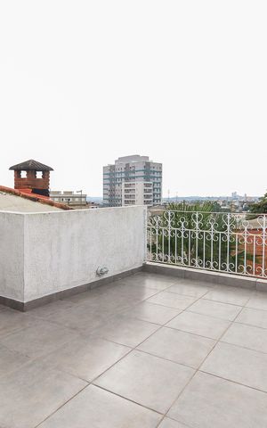 Casa à venda com 131m², 3 quartos e 2 vagas Casa à venda com 131m², 3 quartos e 2 vagasVaranda da Sala