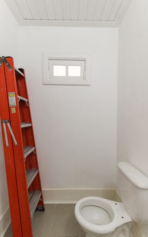 Casa à venda com 131m², 3 quartos e 2 vagas Casa à venda com 131m², 3 quartos e 2 vagasLavabo
