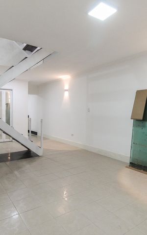 Casa à venda com 131m², 3 quartos e 2 vagas Casa à venda com 131m², 3 quartos e 2 vagasSala