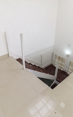 Casa à venda com 131m², 3 quartos e 2 vagas Casa à venda com 131m², 3 quartos e 2 vagasSala