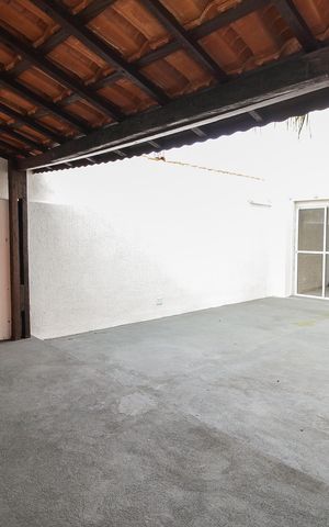 Casa à venda com 131m², 3 quartos e 2 vagas Casa à venda com 131m², 3 quartos e 2 vagasChurrasqueira - Quintal