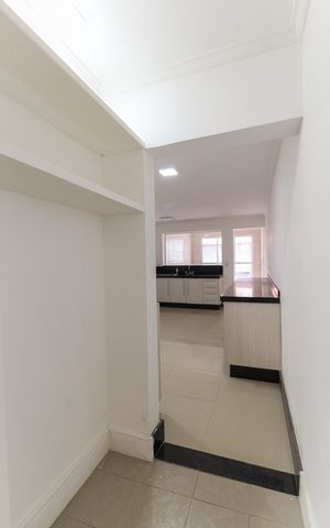 Casa à venda com 131m², 3 quartos e 2 vagas Casa à venda com 131m², 3 quartos e 2 vagasCozinha