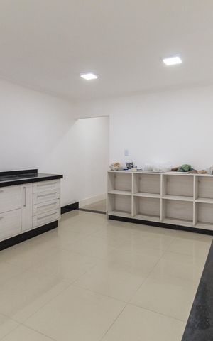 Casa à venda com 131m², 3 quartos e 2 vagas Casa à venda com 131m², 3 quartos e 2 vagasCozinha