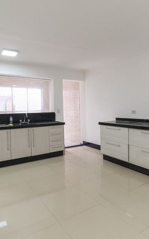 Casa à venda com 131m², 3 quartos e 2 vagas Casa à venda com 131m², 3 quartos e 2 vagasCozinha