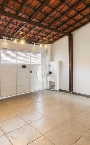 Casa à venda com 131m², 3 quartos e 2 vagas Casa à venda com 131m², 3 quartos e 2 vagasGaragem