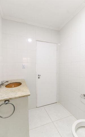 Casa à venda com 131m², 3 quartos e 2 vagas Casa à venda com 131m², 3 quartos e 2 vagasBanheiro Social