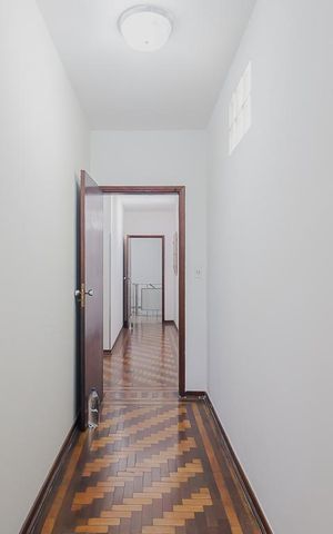 Casa à venda com 354m², 3 quartos e 8 vagasSuíte