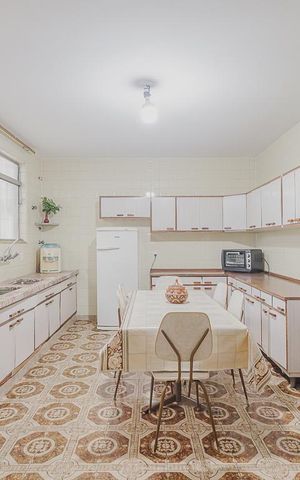 Casa à venda com 354m², 3 quartos e 8 vagasCozinha