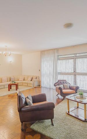 Casa à venda com 354m², 3 quartos e 8 vagasSala