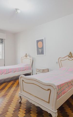 Casa à venda com 354m², 3 quartos e 8 vagasQuarto