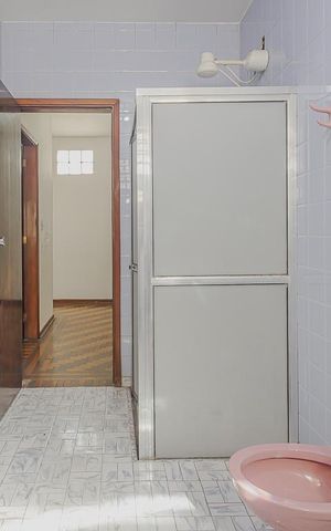 Casa à venda com 354m², 3 quartos e 8 vagasBanheiro