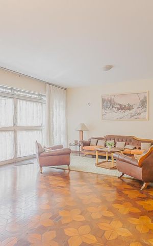 Casa à venda com 354m², 3 quartos e 8 vagasSala