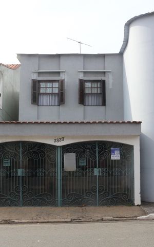Casa à venda com 115m², 3 quartos e 2 vagasFachada