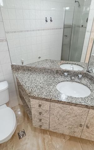 Apartamento à venda com 81m², 2 quartos e 1 vaga Apartamento à venda com 81m², 2 quartos e 1 vagaBanheiro