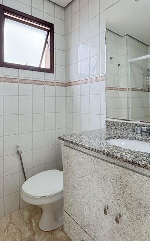 Apartamento à venda com 81m², 2 quartos e 1 vaga Apartamento à venda com 81m², 2 quartos e 1 vagaBanheiro da Suíte