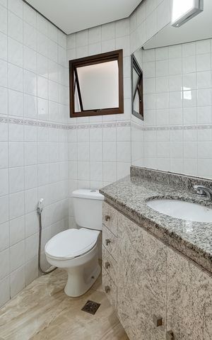 Apartamento à venda com 81m², 2 quartos e 1 vaga Apartamento à venda com 81m², 2 quartos e 1 vagaBanheiro
