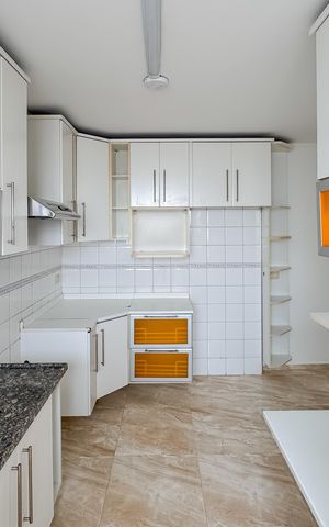 Apartamento à venda com 81m², 2 quartos e 1 vaga Apartamento à venda com 81m², 2 quartos e 1 vagaCozinha