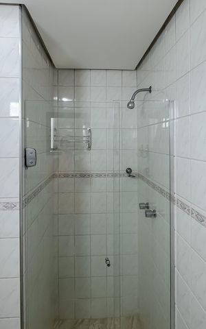 Apartamento à venda com 81m², 2 quartos e 1 vaga Apartamento à venda com 81m², 2 quartos e 1 vagaBanheiro