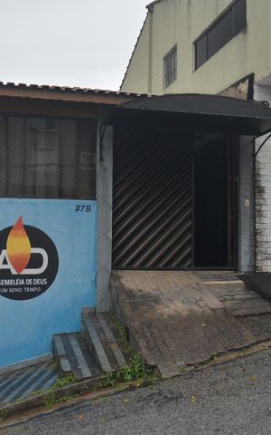 Casa à venda com 340m², 4 quartos e 3 vagasFachada