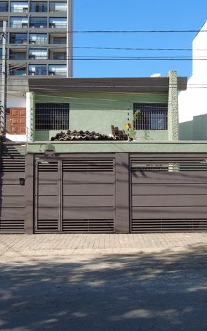 Casa à venda com 205m², 4 quartos e 2 vagasFachada