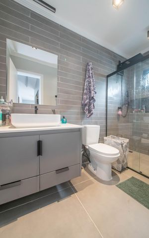 Casa à venda com 205m², 4 quartos e 2 vagasBanheiro da Suíte
