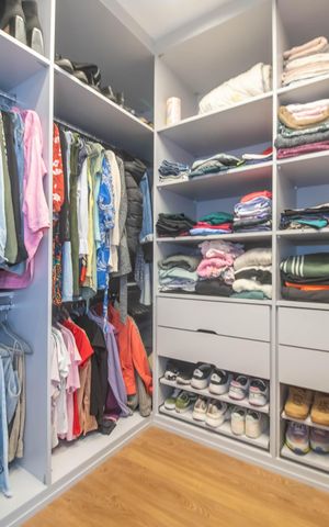Casa à venda com 205m², 4 quartos e 2 vagasSuíte - Closet