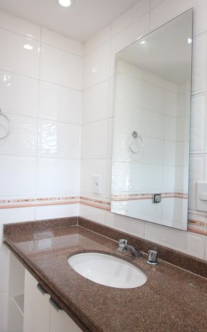 Apartamento à venda com 256m², 3 quartos e 2 vagasBanheiro da suíte 1