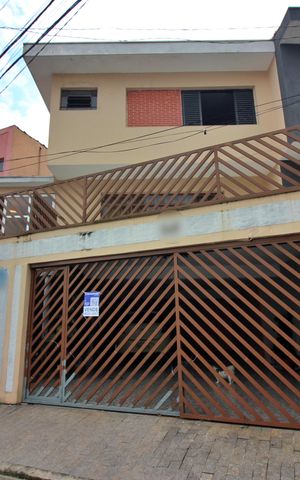 Casa à venda com 239m², 3 quartos e 4 vagasFachada e Placa