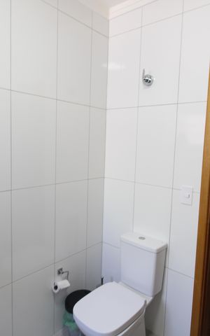 Casa à venda com 181m², 3 quartos e 6 vagasBanheiro do Quarto 1