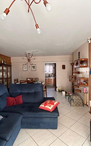 Apartamento à venda com 100m², 3 quartos e 2 vagas Apartamento à venda com 100m², 3 quartos e 2 vagasSala