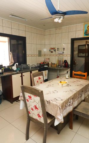 Casa à venda com 440m², 6 quartos e 8 vagas Casa à venda com 440m², 6 quartos e 8 vagasCozinha 1
