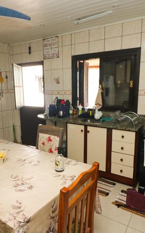 Casa à venda com 440m², 6 quartos e 8 vagas Casa à venda com 440m², 6 quartos e 8 vagasCozinha 1