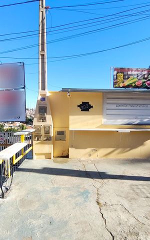 Casa à venda com 75m², 2 quartos e 4 vagas Casa à venda com 75m², 2 quartos e 4 vagasFachada
