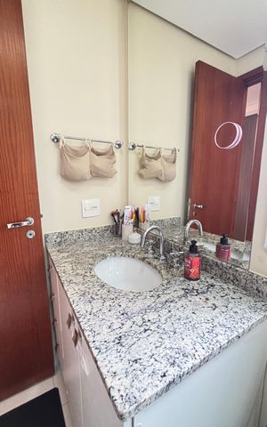 Apartamento à venda com 100m², 2 quartos e 2 vagasBanheiro da Suíte