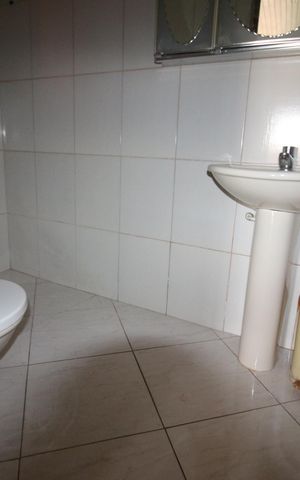 Casa à venda com 235m², 3 quartos e 2 vagasBanheiro 