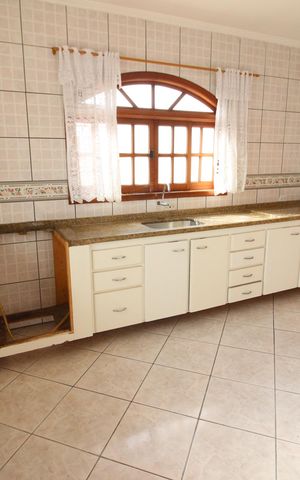 Casa à venda com 235m², 3 quartos e 2 vagasCozinha