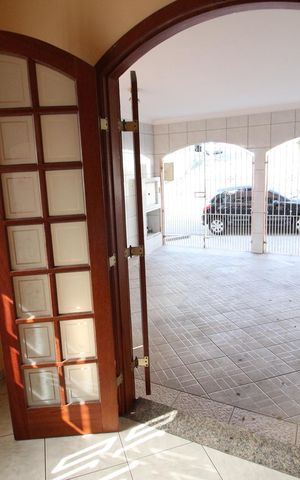 Casa à venda com 235m², 3 quartos e 2 vagasSala