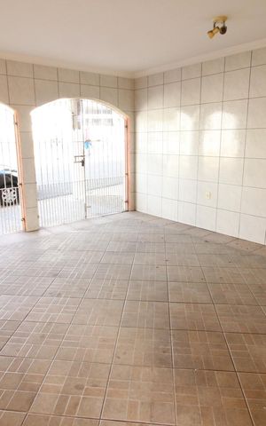 Casa à venda com 235m², 3 quartos e 2 vagasGaragem