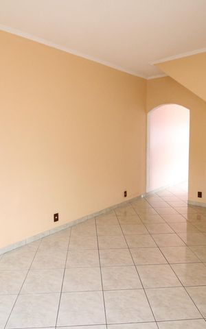 Casa à venda com 235m², 3 quartos e 2 vagasSala