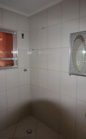 Casa à venda com 235m², 3 quartos e 2 vagasBanheiro 