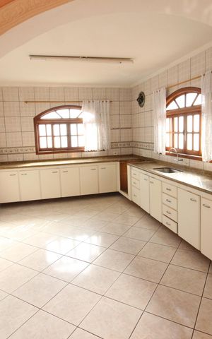 Casa à venda com 235m², 3 quartos e 2 vagasCozinha
