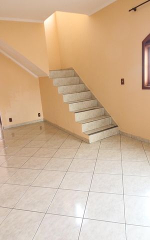 Casa à venda com 235m², 3 quartos e 2 vagasSala