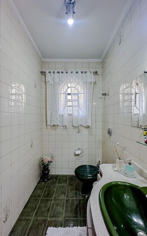 Casa à venda com 187m², 5 quartos e 3 vagasLavabo