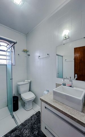Casa à venda com 187m², 5 quartos e 3 vagasBanheiro