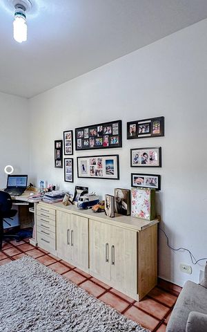 Casa à venda com 187m², 5 quartos e 3 vagasEscritório